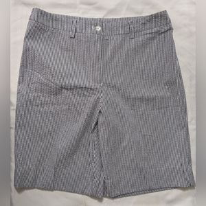 Jones New York long seersucker striped shorts size 10.